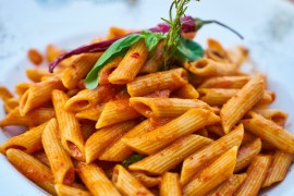 Pasta in roasted garlic and caramelized onion sauce